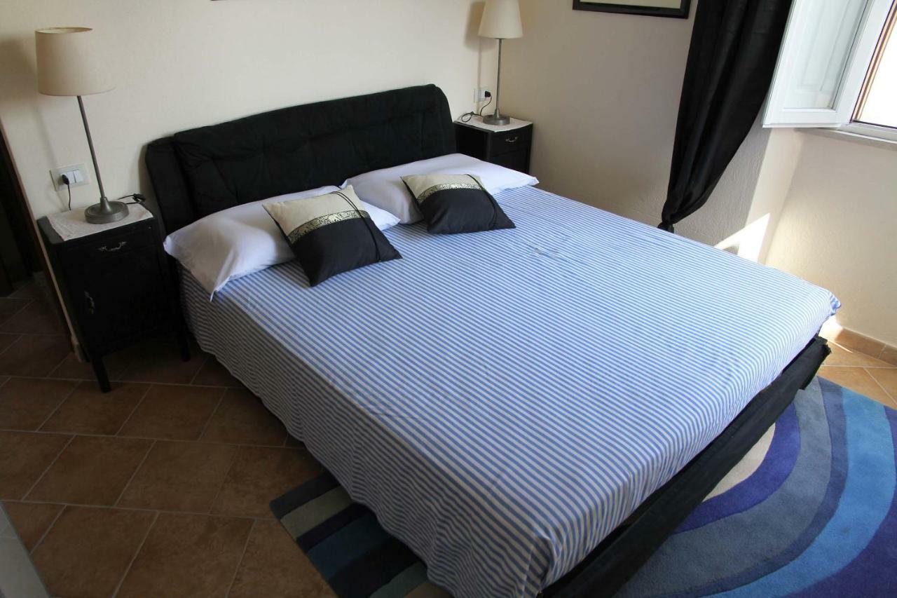 Bed and Breakfast Los Flamingos La Maddalena  Экстерьер фото